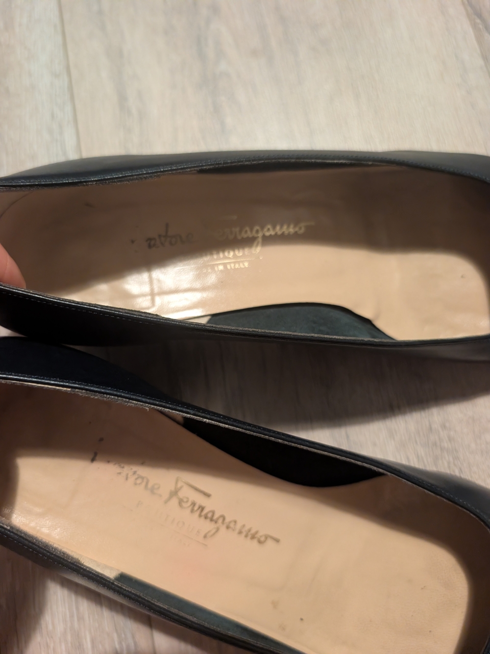 Salvatore Ferragamo Navy Leather Bow Flats with Gold Hardware - Picture 10 of 11